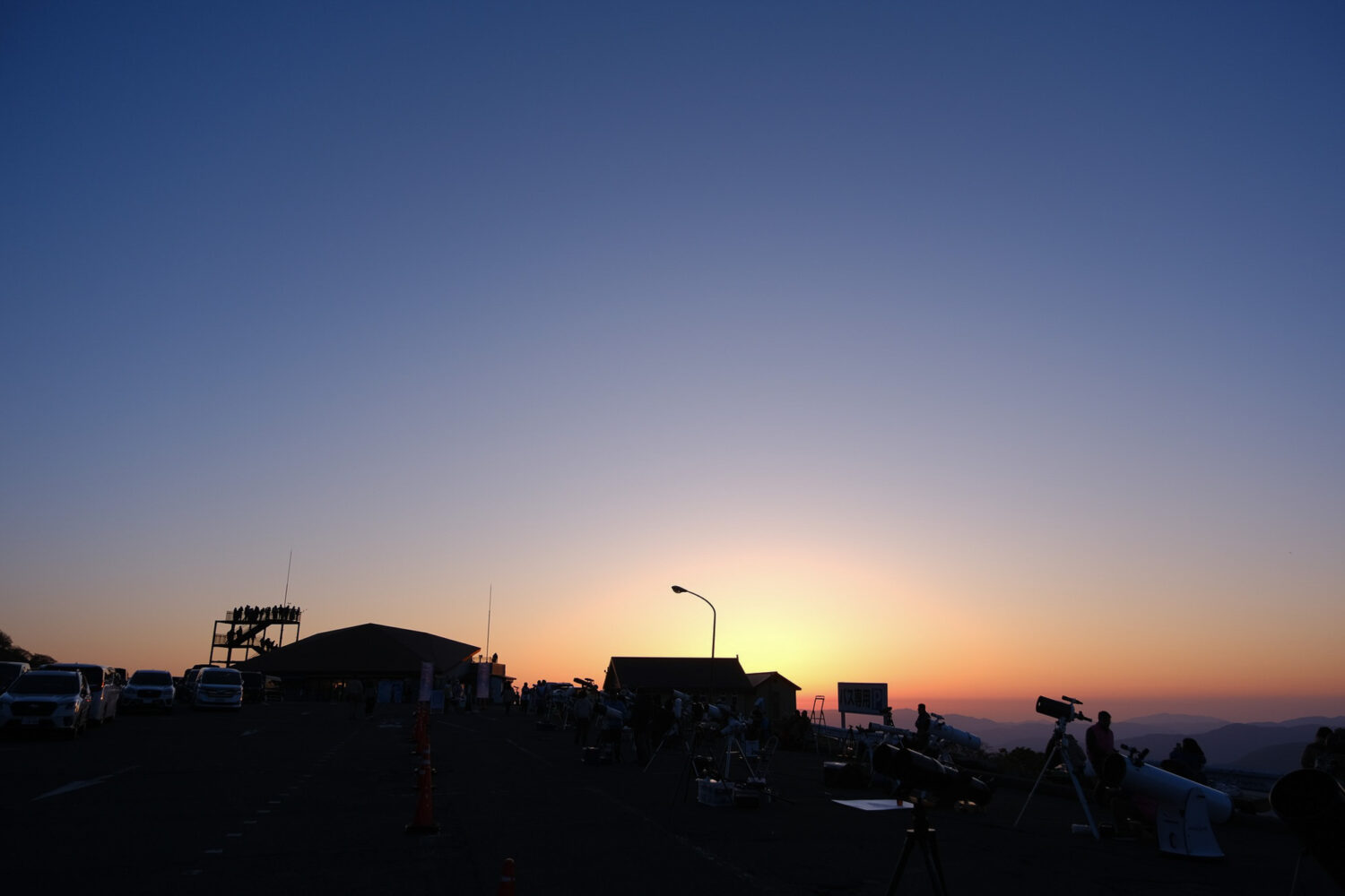 【Spectacular Views of Shiga】Sunset from Mount Ibuki’s Summit Parking Area.