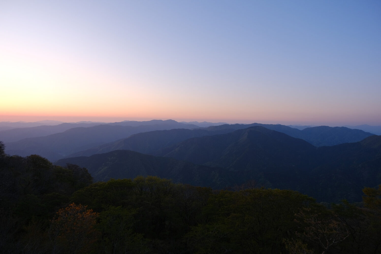 【Spectacular Views of Shiga】Sunset from Mount Ibuki’s Summit Parking Area.