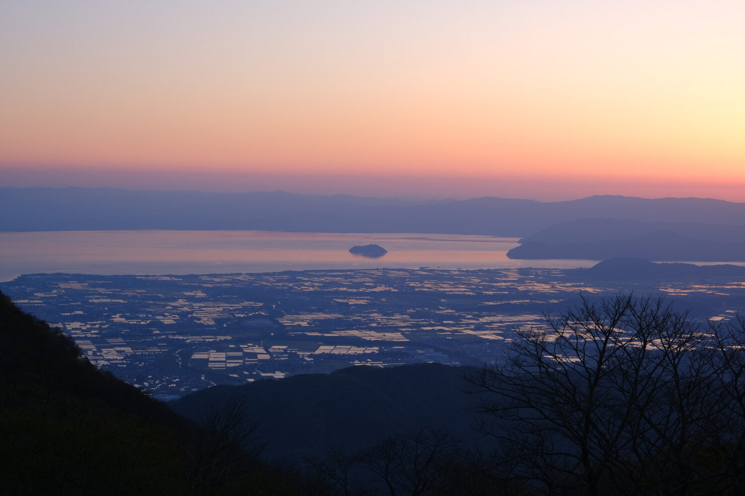 【Spectacular Views of Shiga】Sunset from Mount Ibuki’s Summit Parking Area.