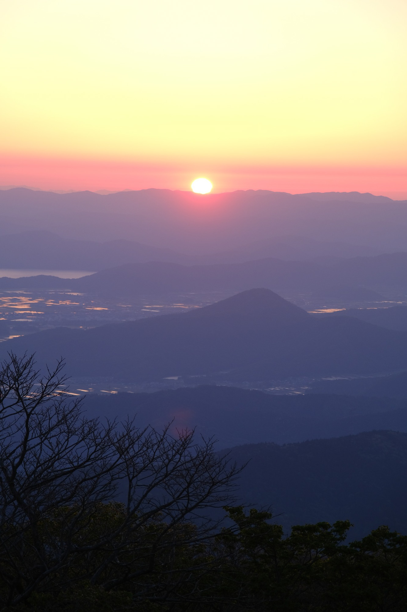 【Spectacular Views of Shiga】Sunset from Mount Ibuki’s Summit Parking Area.