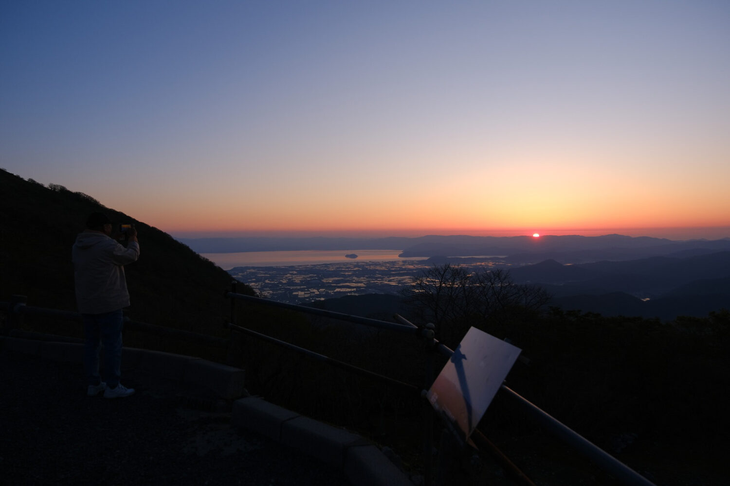 【Spectacular Views of Shiga】Sunset from Mount Ibuki’s Summit Parking Area.
