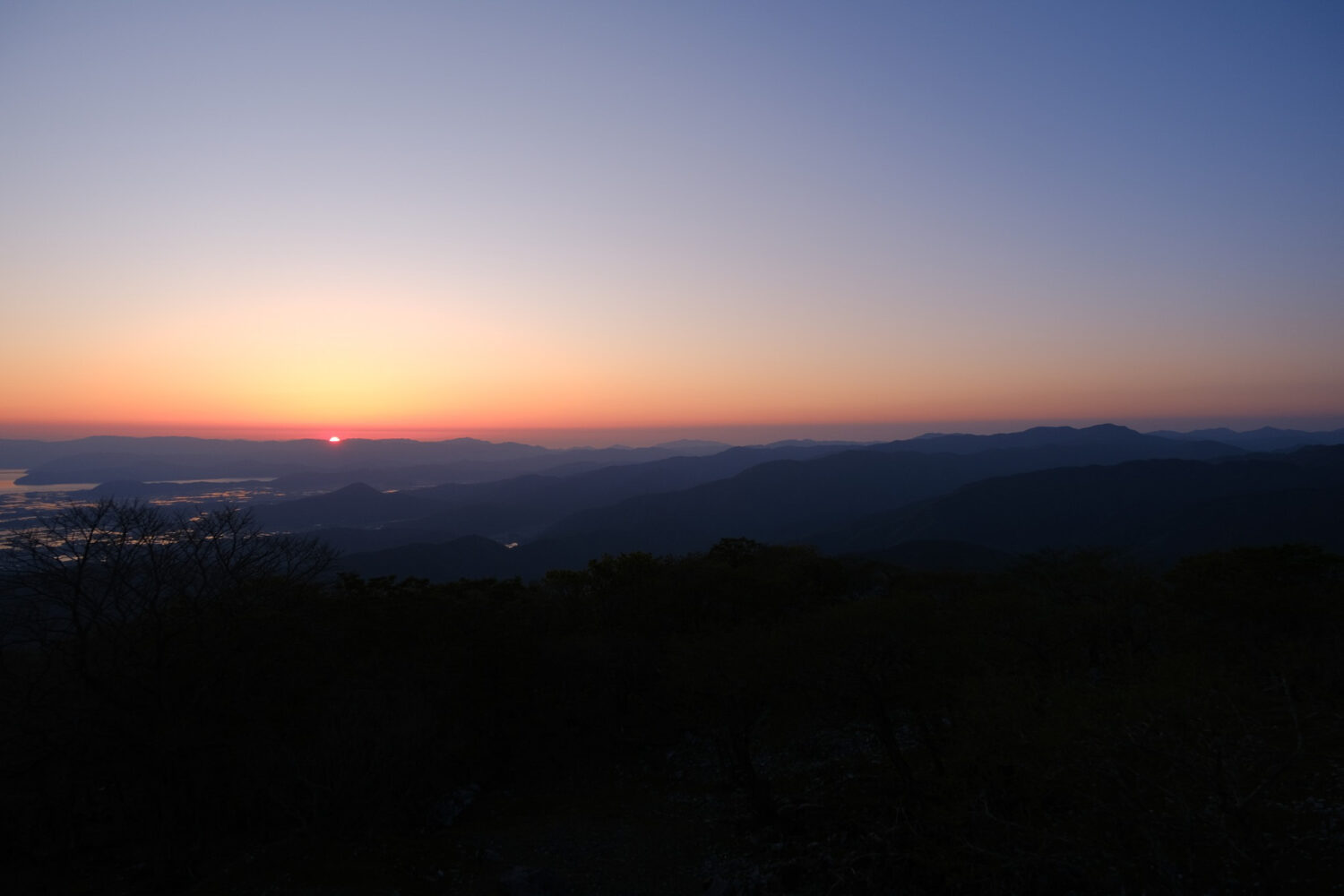 【Spectacular Views of Shiga】Sunset from Mount Ibuki’s Summit Parking Area.