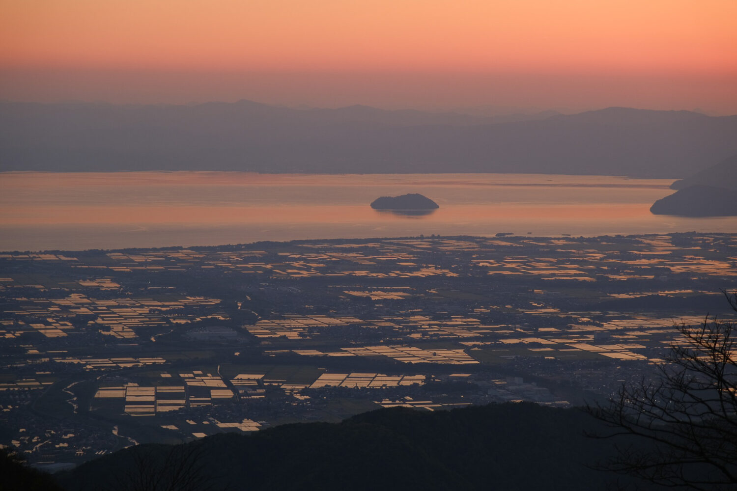 【Spectacular Views of Shiga】Sunset from Mount Ibuki’s Summit Parking Area.