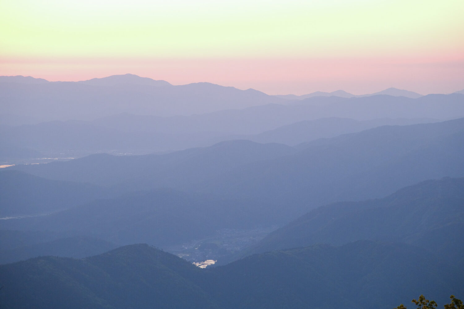 【Spectacular Views of Shiga】Sunset from Mount Ibuki’s Summit Parking Area.