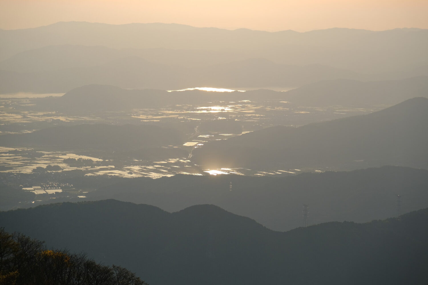 【Spectacular Views of Shiga】Sunset from Mount Ibuki’s Summit Parking Area.