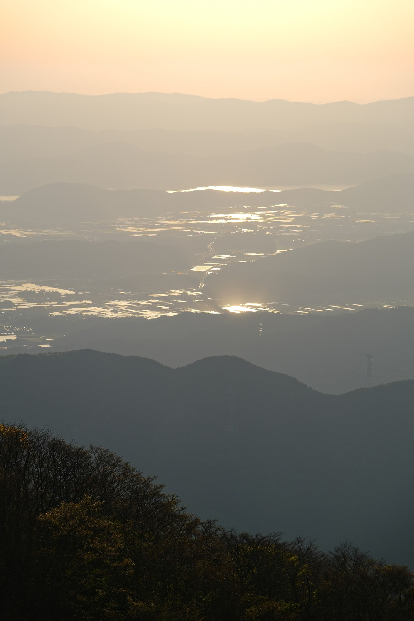 【Spectacular Views of Shiga】Sunset from Mount Ibuki’s Summit Parking Area.