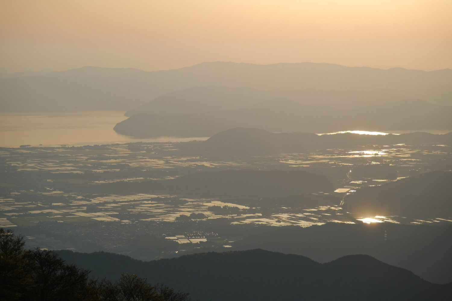 【Spectacular Views of Shiga】Sunset from Mount Ibuki’s Summit Parking Area. width=