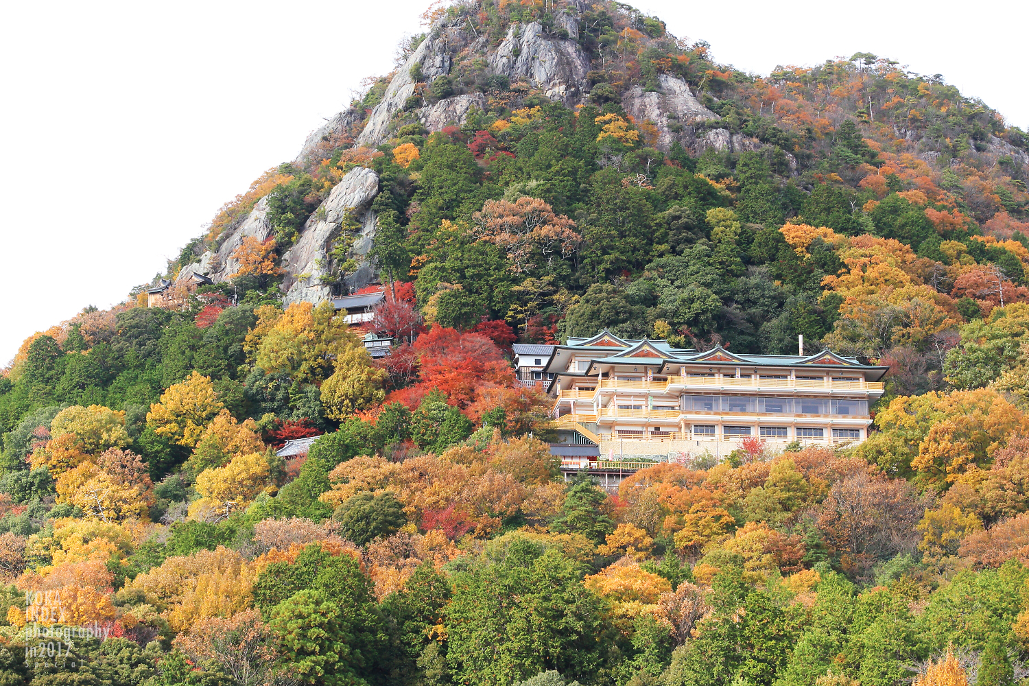 【Spectacular Views of Shiga】Taro-bo Shrine in Higashiomi Feels Like a Small Tibetan Temple(Potala Palace)